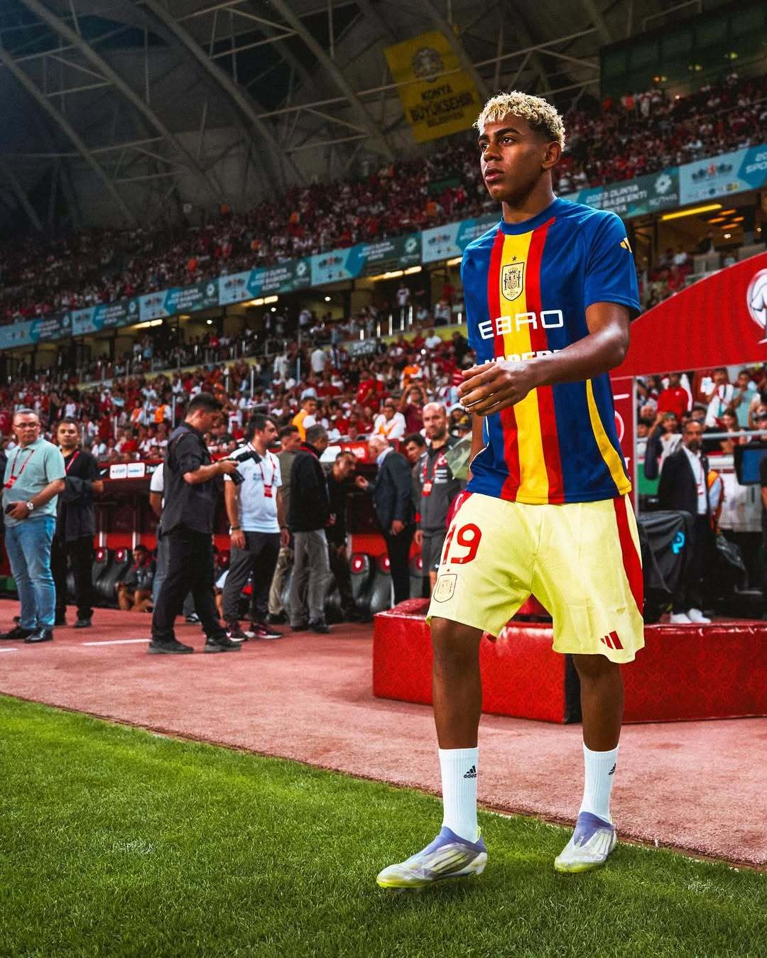 18岁亚马尔首个梦想曝光！为母亲买房背后，是移民、离异与父亲被刺的黑暗往事